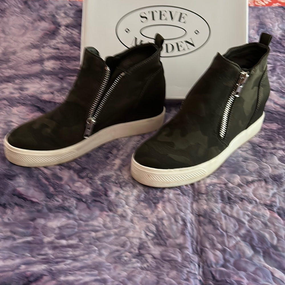 Steve Madden Camo Wedgie